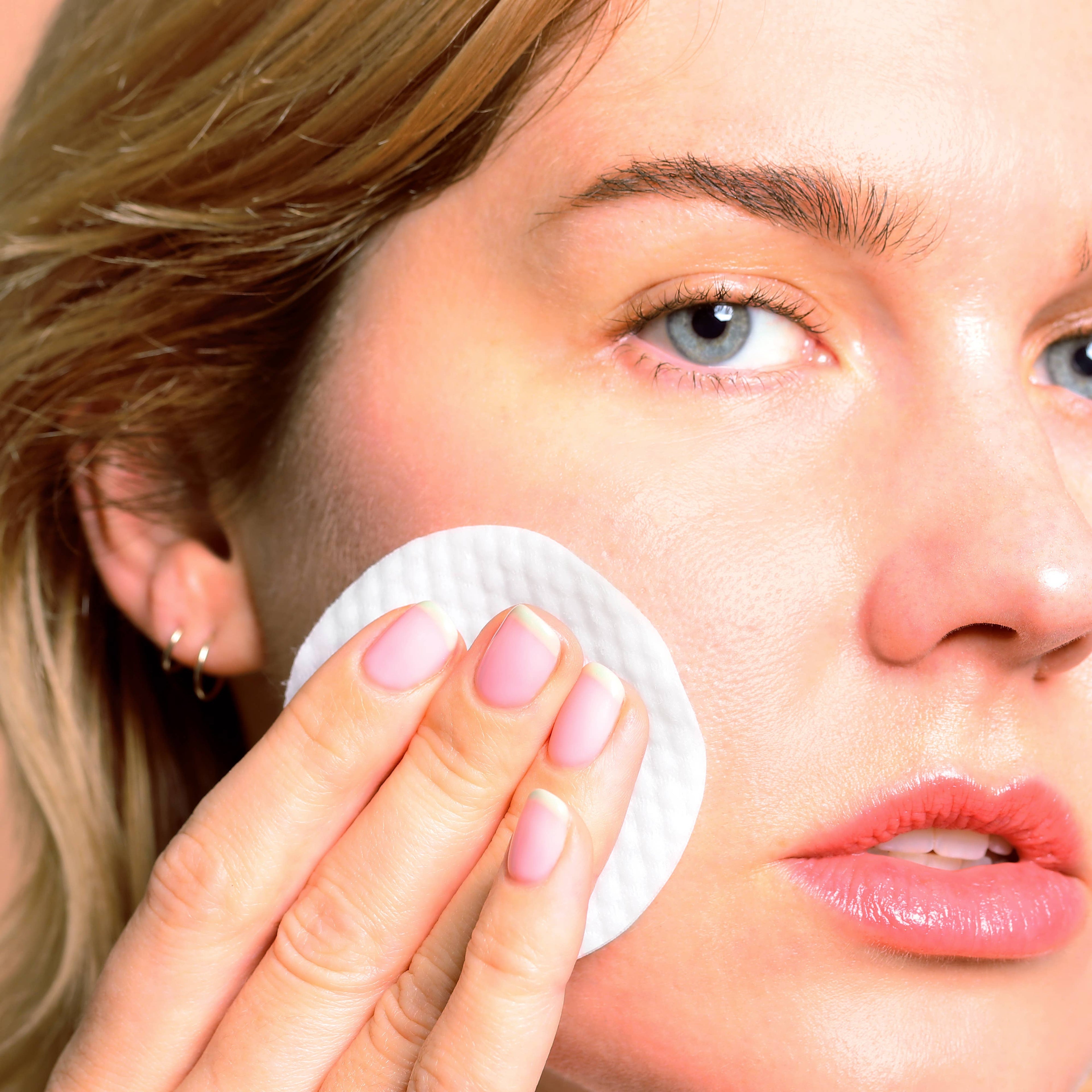 Tampons de Toner Éclaircissants Love + Light – 60 unités